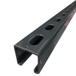 CANAL STRUT ALTO RANURADO ACERO 1-5/8"X1-5/8"X10FT e:2.6mm REVESTIDO DE PVC